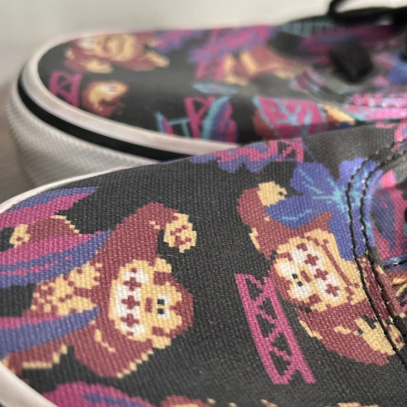 Vans x Nintendo Donkey Kong Limited Edition Sneaker Size 7 women or 5.5 - Picture 6 of 12